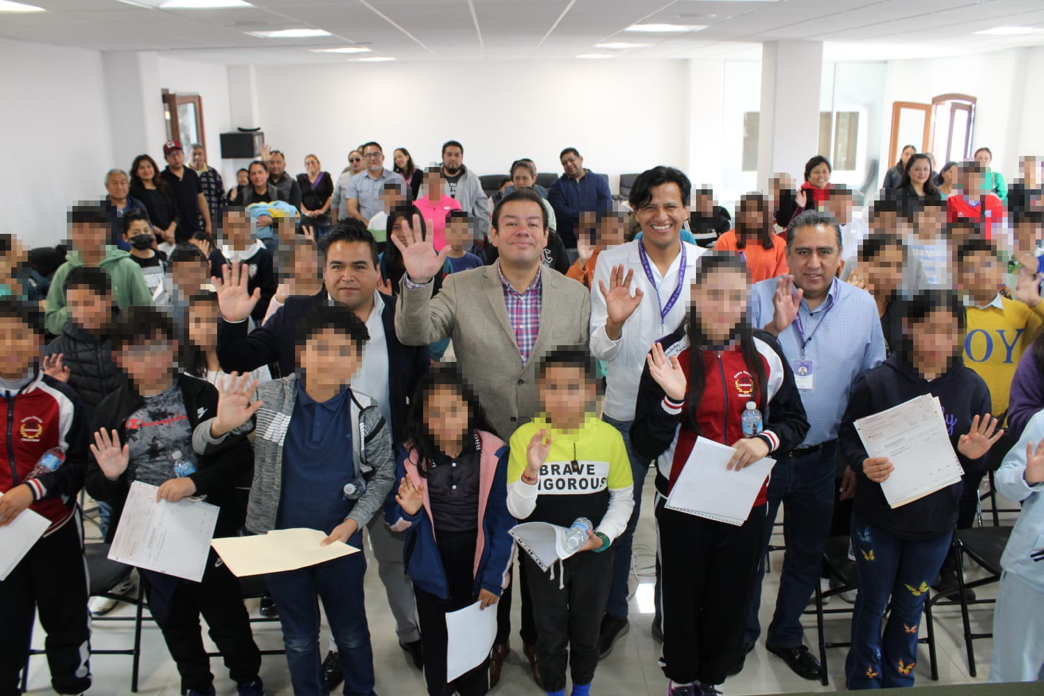 Estudiantes chiautempenses con los mejores promedios reciben estímulo económico